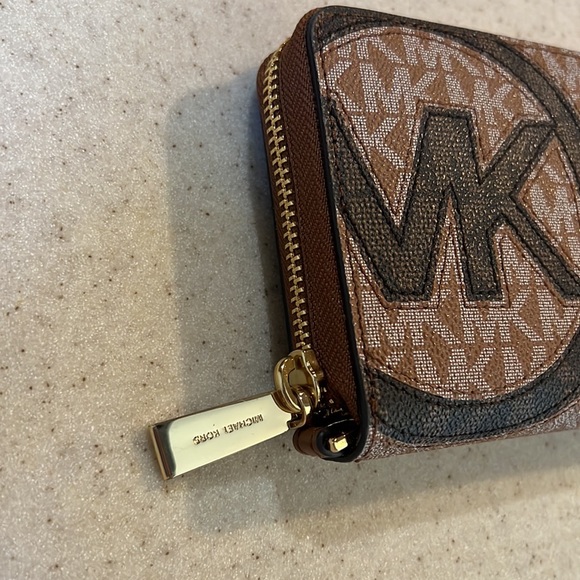 Graphic Logo Continental Wristlet-strap not included - Picture 13 of 14